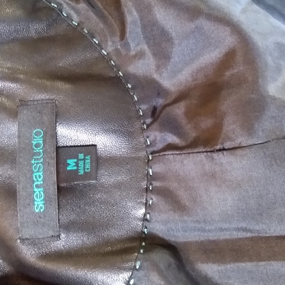 3/4 Length Leather Quilted Twist lock coat - Picture 10 of 11